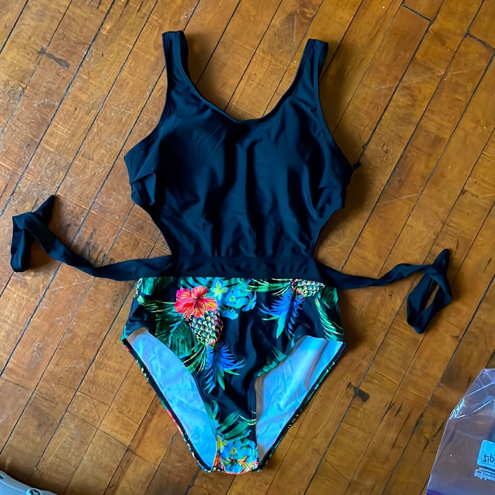 Cut out one piece swim. Size m. High waist bottom. Fit & feels like cupshe.
